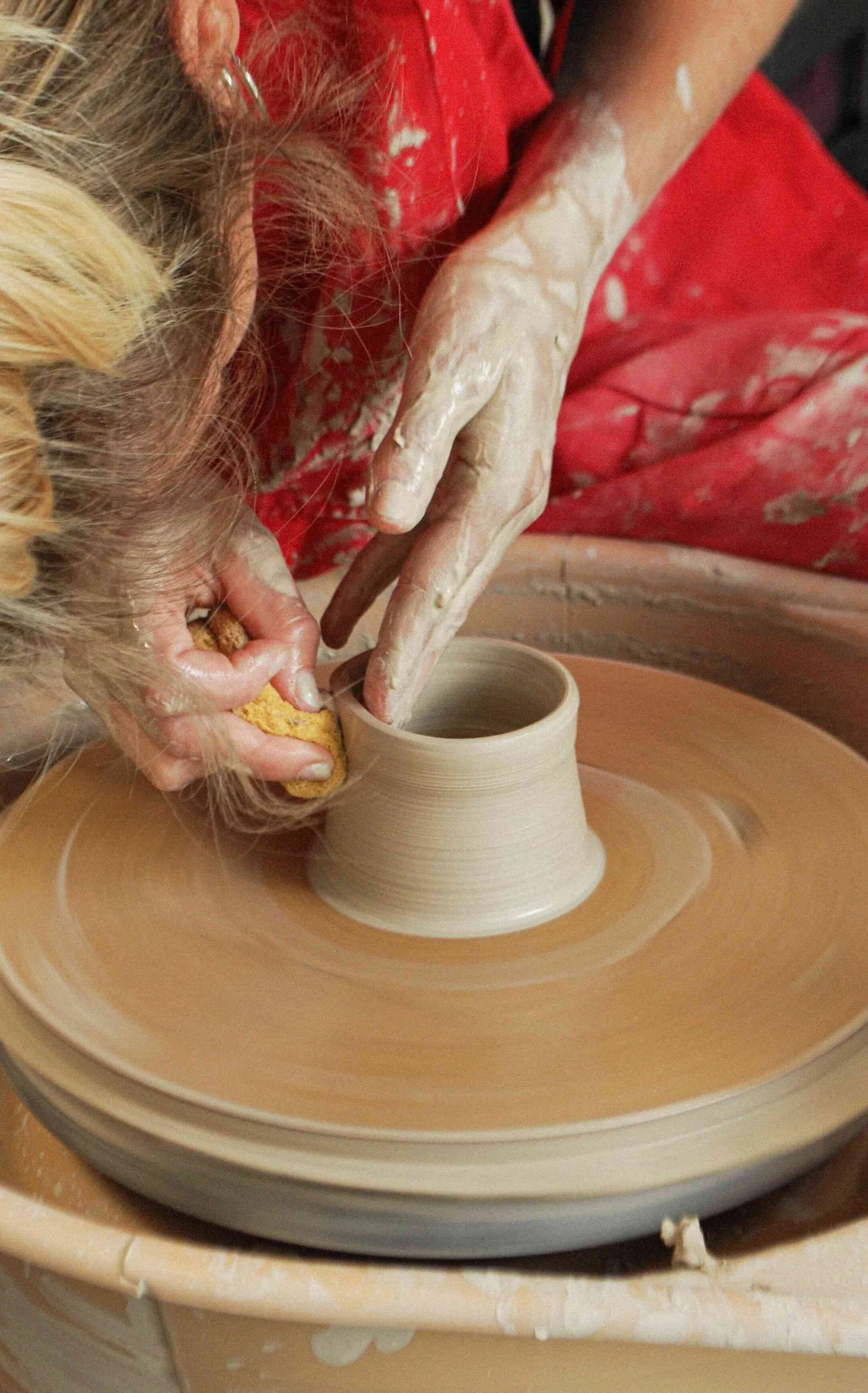 A multi-week pottery wheel course in progress